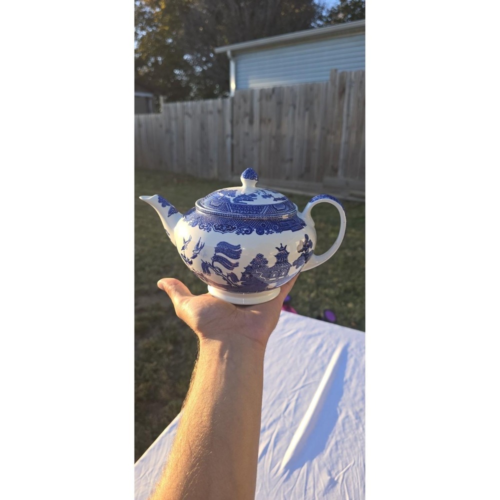 Large Vintage Johnson Bros. Blue Willow Teapot & Lid England